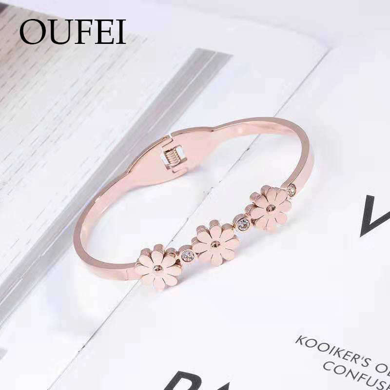 Oufei Stainless Steel for Woman Flower Shape Rose Gold Plated Bracelet for Woman Stylish Simplicity Bracelet Wholesale Q0719
Oufei Stainless Steel for Woman Flower Shape Rose Gold Plated Bracelet for Woman Stylish Simplicity Bracelet Wholesale Q0719