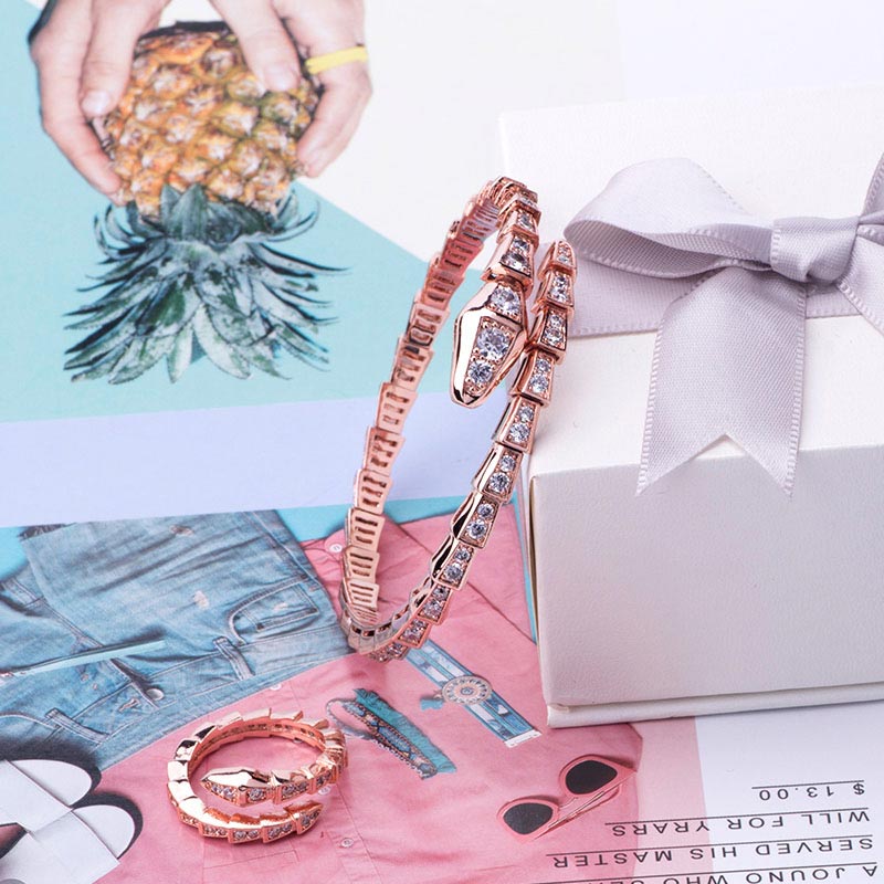 Creative luxury snake THEME bracelet ring set opening size adjustable full diamond women's jewelry does not fade
Creative luxury snake THEME bracelet ring set opening size adjustable full diamond women's jewelry does not fade