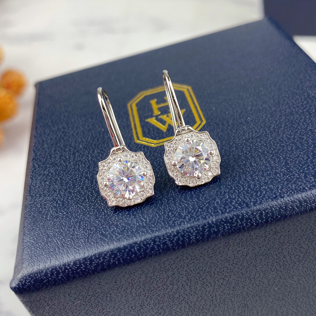 H Luxury earrings 925 Sterling Silver Wedding Anniversary Diamond Stud Earring Engagement Fashion Jewelry Women Party original box
H Luxury earrings 925 Sterling Silver Wedding Anniversary Diamond Stud Earring Engagement Fashion Jewelry Women Party original box