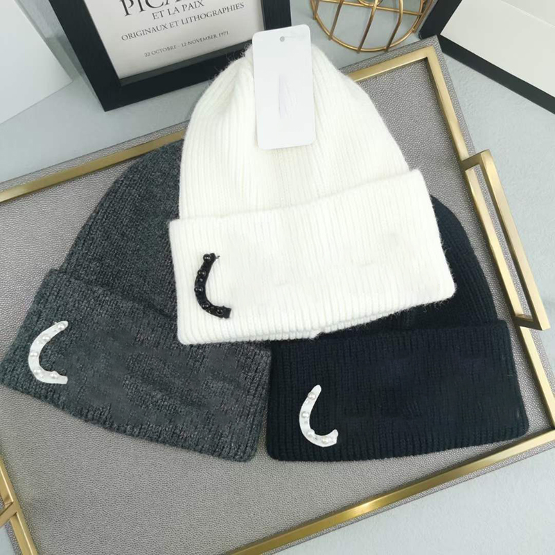 Luxury Beanie Designer Hat Unisex Winter Warm Black Pearl Letter Knitted Hat Fashion Thick Cold Cap Skull Caps Free Delivery, As pic
Luxury Beanie Designer Hat Unisex Winter Warm Black Pearl Letter Knitted Hat Fashion Thick Cold Cap Skull Caps Free Delivery, As pic