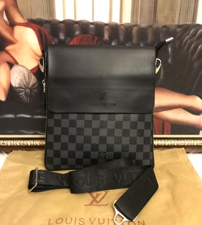 Mens LV LOUIS VITTON Shoulder Bags Man Genuine Leather Briefcases Men Bolsas Messenger Bag Men Wedding Dress Crossbody Bag
Mens LV LOUIS VITTON Shoulder Bags Man Genuine Leather Briefcases Men Bolsas Messenger Bag Men Wedding Dress Crossbody Bag