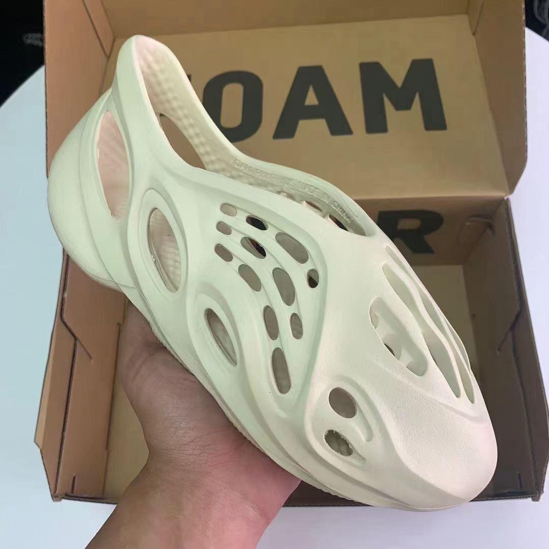 Adidas Kanye West Yeezyslide Clog Slipper Sandal Foam Runner Black Mxt Moon Grey Slipper Women Mens Tainers Bone 450 Designer Beach Sandals
Adidas Kanye West Yeezyslide Clog Slipper Sandal Foam Runner Black Mxt Moon Grey Slipper Women Mens Tainers Bone 450 Designer Beach Sandals