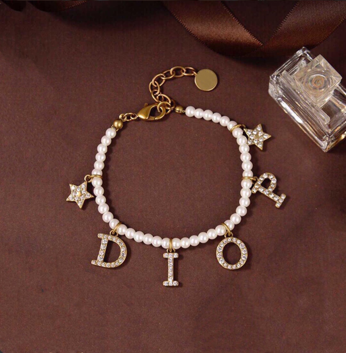 2021 new fashion D family letters star bracele pearl bracelet designer Bracelets female gold letters water brick bracelet for women's party jewelry lover gift
2021 new fashion D family letters star bracele pearl bracelet designer Bracelets female gold letters water brick bracelet for women's party jewelry lover gift