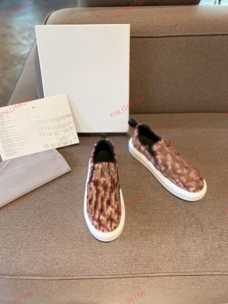 Super beautiful ladies' pedal Lok Fu shoes letter printing shoe upper non-slip wear-resistant outsole ladies outdoor casual shoes Joker, Black
Super beautiful ladies' pedal Lok Fu shoes letter printing shoe upper non-slip wear-resistant outsole ladies outdoor casual shoes Joker, Black