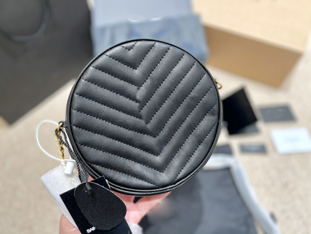 2021 fashionable and beautiful ladies famous shoulder bag leather chain messenger bag fashionable Small circle1, Black
2021 fashionable and beautiful ladies famous shoulder bag leather chain messenger bag fashionable Small circle1, Black