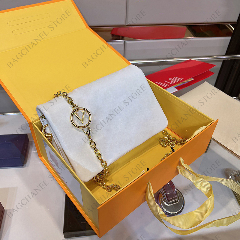 22ss luxury cross body designer bags fashion classic letter shoulder bag women Bag temperament Chain Handbag high quality, Make up for price
22ss luxury cross body designer bags fashion classic letter shoulder bag women Bag temperament Chain Handbag high quality, Make up for price