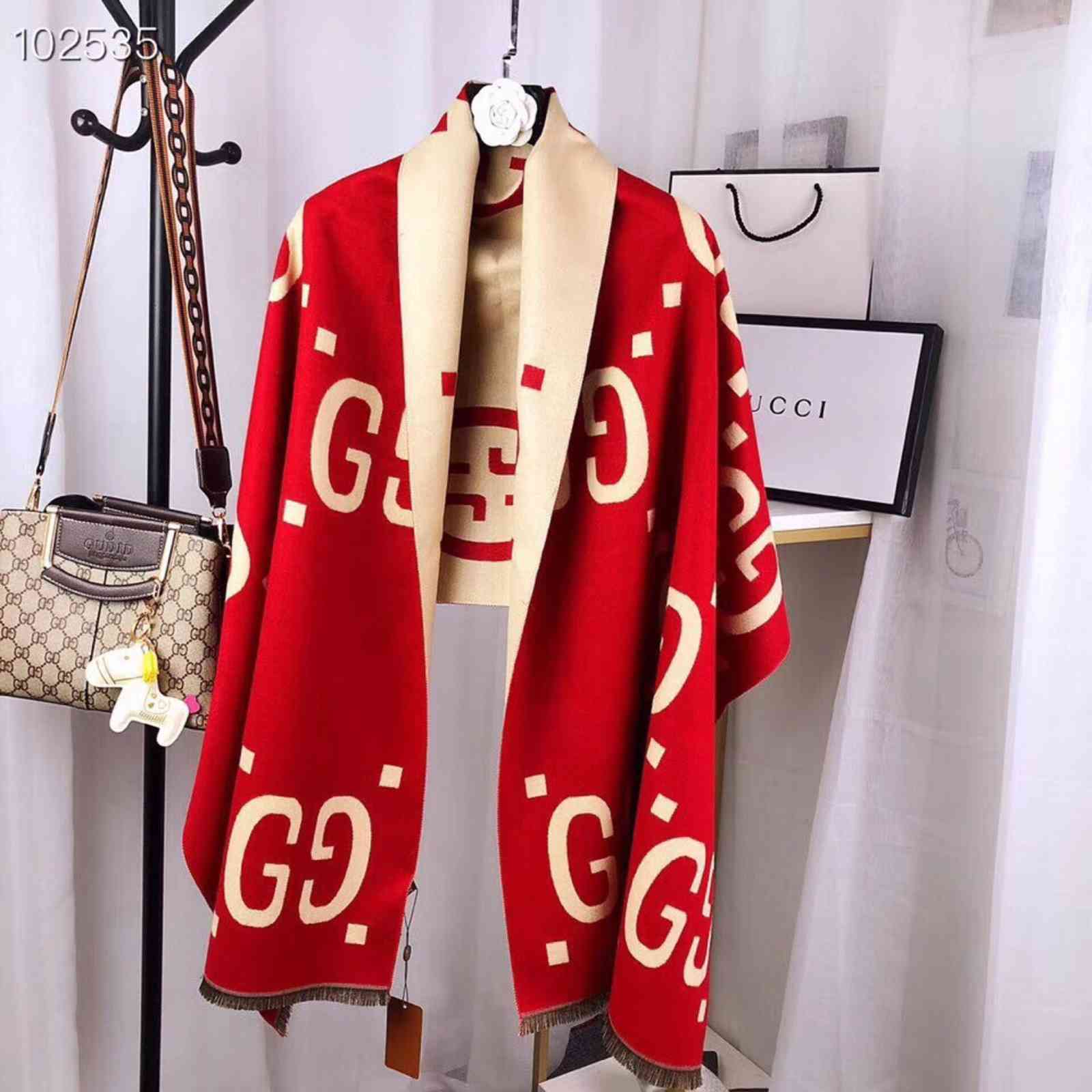 trend Design Double sided home color matching scarf female large letter shawl warm dual-purpose autumn and winter cashmere Bib
trend Design Double sided home color matching scarf female large letter shawl warm dual-purpose autumn and winter cashmere Bib