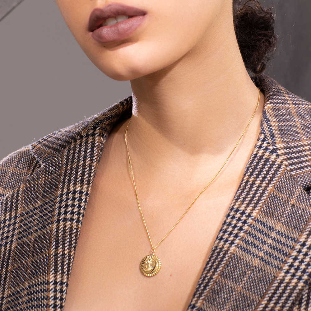 ENFASHION Cute Crystal Star & Moon Pendant Choker Women Gold Color Stainless Steel Necklace Fashion Femme Jewelry P3062
ENFASHION Cute Crystal Star & Moon Pendant Choker Women Gold Color Stainless Steel Necklace Fashion Femme Jewelry P3062