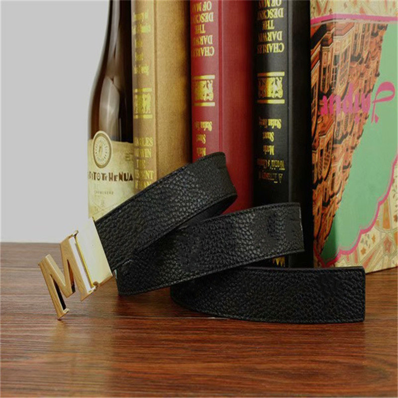 2021 Top quality genuine leather belts for men women alloy buckle mens belts designer men and women belts A+, Black;brown
2021 Top quality genuine leather belts for men women alloy buckle mens belts designer men and women belts A+, Black;brown