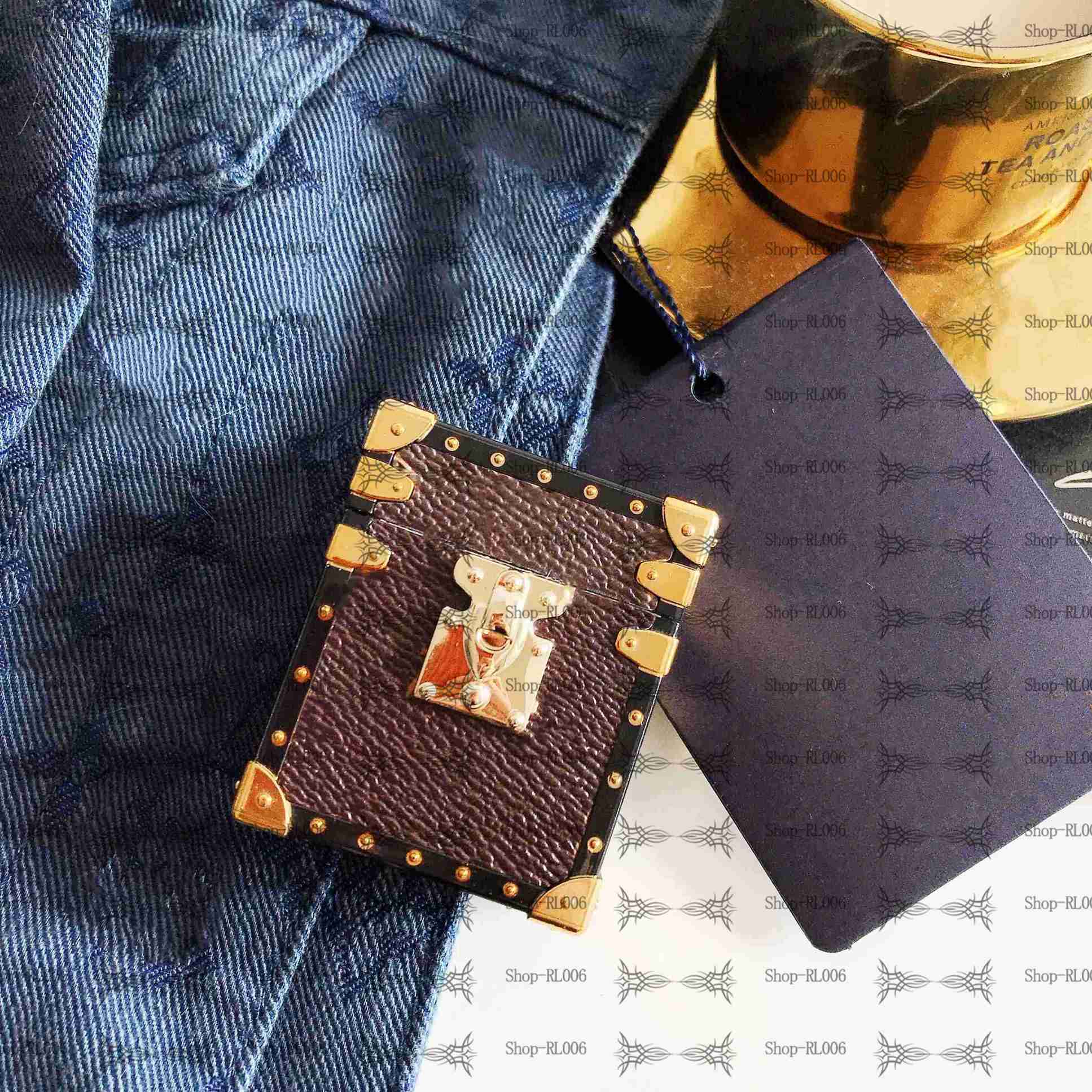 Luxury fashion trend leather earphone case suitable for Airpod1-2 universal earphone case quality assurance + perfect protection
Luxury fashion trend leather earphone case suitable for Airpod1-2 universal earphone case quality assurance + perfect protection