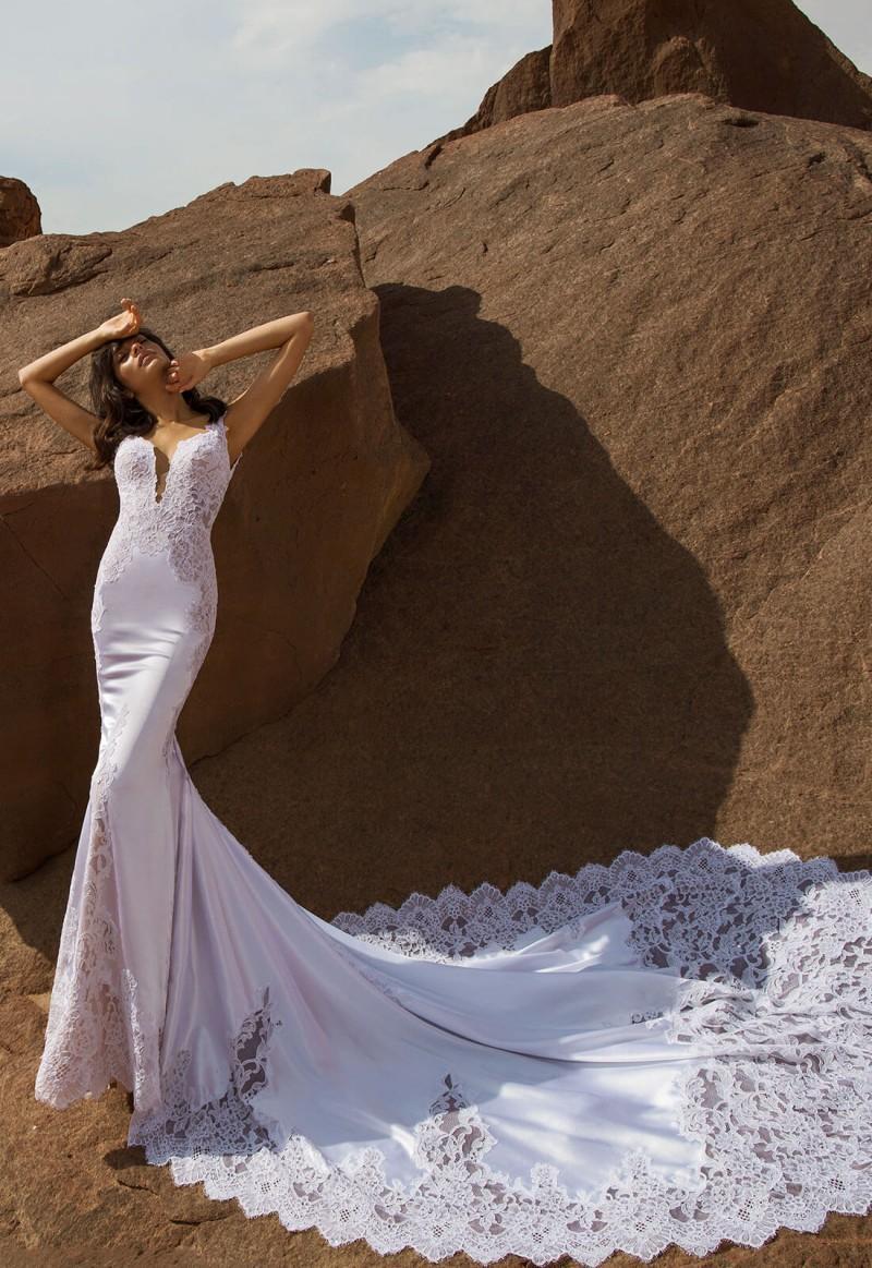 Plus Elegant Size Lace Mermaid Wedding Gowns Spaghetti Straps V Neck Appliques Open Back Chapel Train Bridal Dresses Vestidos De Noiva Custom Made Est