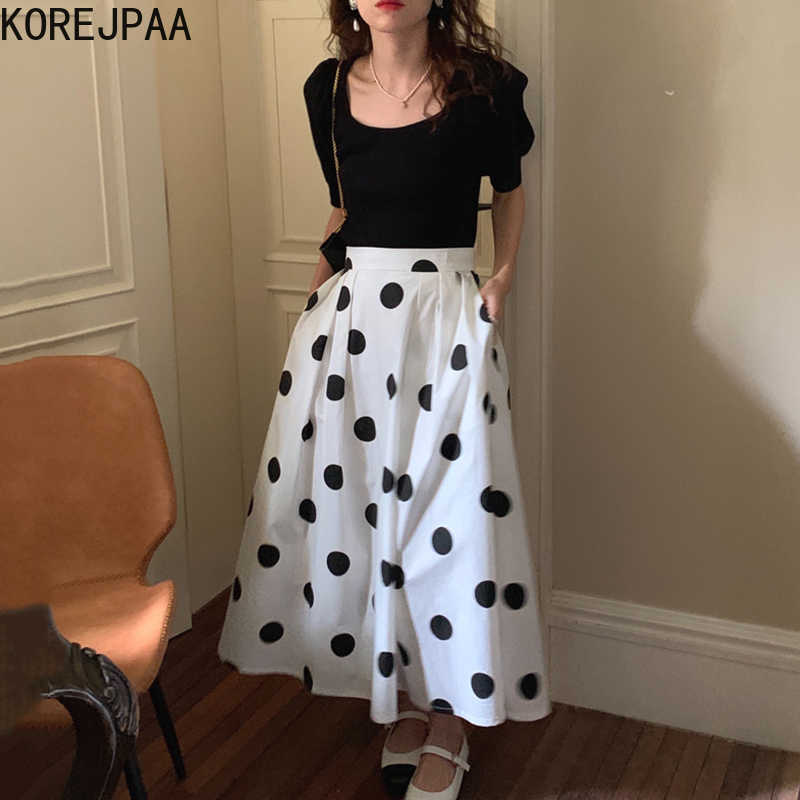 Korejpaa Women Dress Sets Korean Retro Elegant Solid-color Short-sleeved Sweater and High-waisted Pleated Wave Point Skirt 210526, Black top
Korejpaa Women Dress Sets Korean Retro Elegant Solid-color Short-sleeved Sweater and High-waisted Pleated Wave Point Skirt 210526, Black top