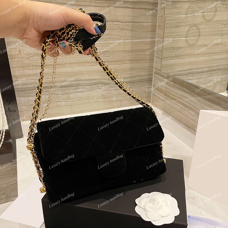 2021 Early Fall Winter Velvet Classic Flap Bags Quilted Matelasse Chains Cross Body Shoulder France Two-tone Lock Luxury Designer Vanity Handbags Raincoat 22*12cm, Black
2021 Early Fall Winter Velvet Classic Flap Bags Quilted Matelasse Chains Cross Body Shoulder France Two-tone Lock Luxury Designer Vanity Handbags Raincoat 22*12cm, Black