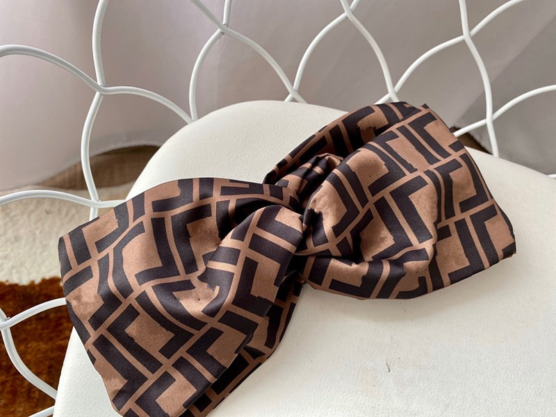 Silk Elastic Turban Heabands hair bands Bandanas for Women High Quality Designer Full letter Printed headband Headwraps Bandana Gift Drop ship
Silk Elastic Turban Heabands hair bands Bandanas for Women High Quality Designer Full letter Printed headband Headwraps Bandana Gift Drop ship