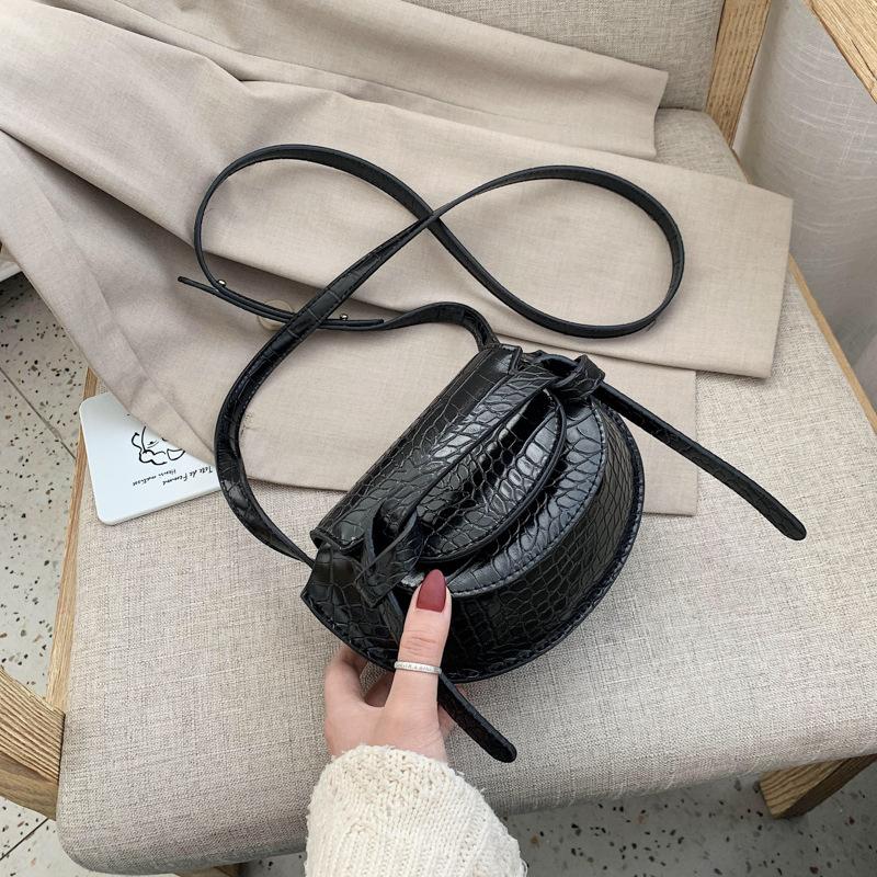 French niche bag, western style female bag, new trendy Korean version of wild cross-body small fashion one-shoulder saddle, Black
French niche bag, western style female bag, new trendy Korean version of wild cross-body small fashion one-shoulder saddle, Black