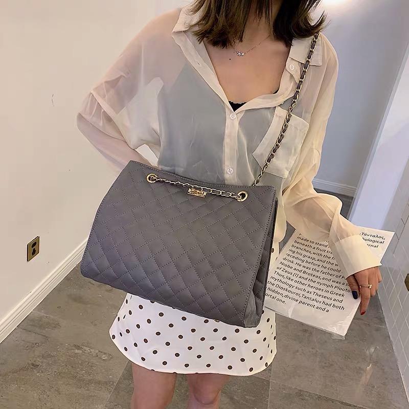 hot sale Fashion Luxury Handbags Women Bags Designer Leather Chain Large Shoulder Bags Tote Hand Bag Fashion Crossbody, White
hot sale Fashion Luxury Handbags Women Bags Designer Leather Chain Large Shoulder Bags Tote Hand Bag Fashion Crossbody, White