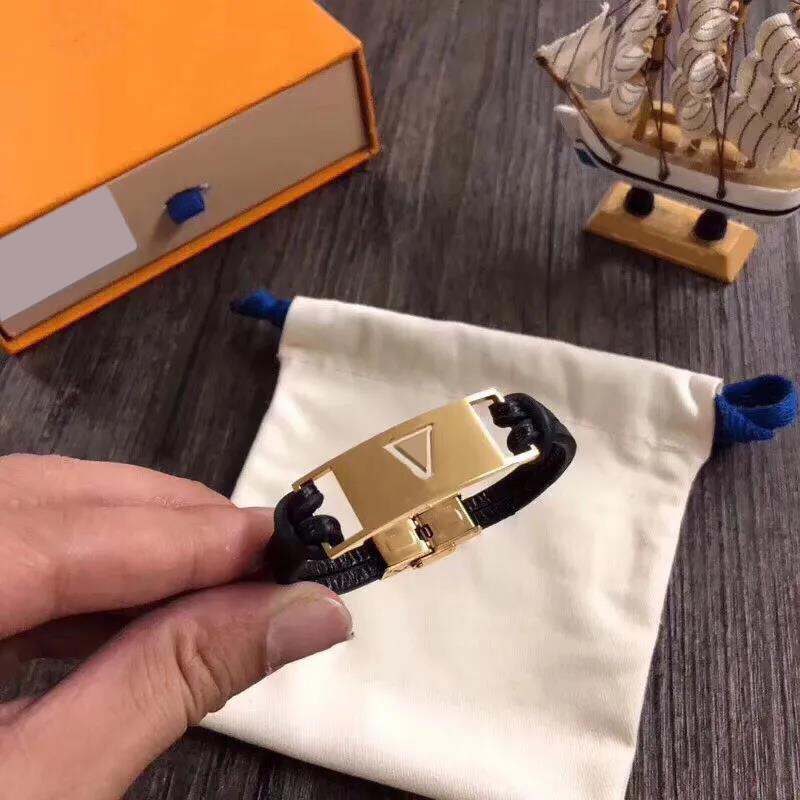 Luxurys designers Link Chain fashion charm bracelet men and women casual Bracelets couple gift fashionable leisure 3 colors With box very good
Luxurys designers Link Chain fashion charm bracelet men and women casual Bracelets couple gift fashionable leisure 3 colors With box very good