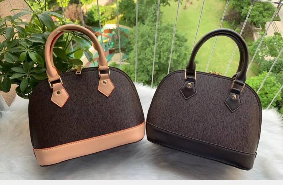 luxurys designers bags brand Women's package European and American fashion designer shell bag shoulder packages PU leather gold chain / a handbags, Freight dhl
luxurys designers bags brand Women's package European and American fashion designer shell bag shoulder packages PU leather gold chain / a handbags, Freight dhl