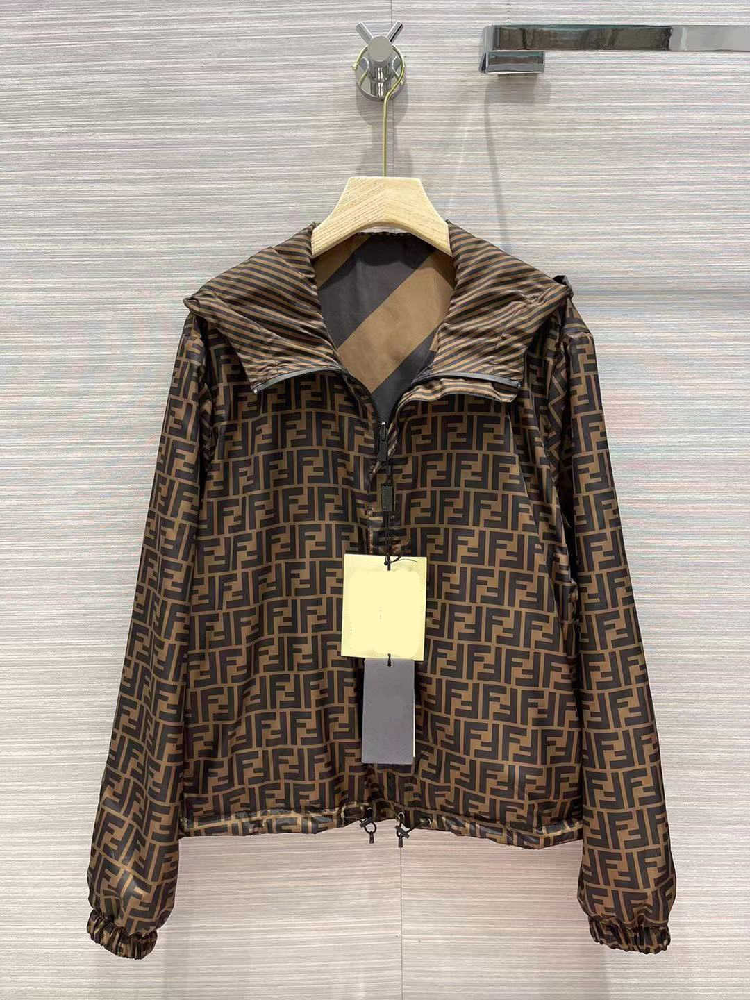 summer 2021 spring new stripe contrast FF full body printing double side design zipper hooded men's and women's Japanese jack, Black;brown
summer 2021 spring new stripe contrast FF full body printing double side design zipper hooded men's and women's Japanese jack, Black;brown