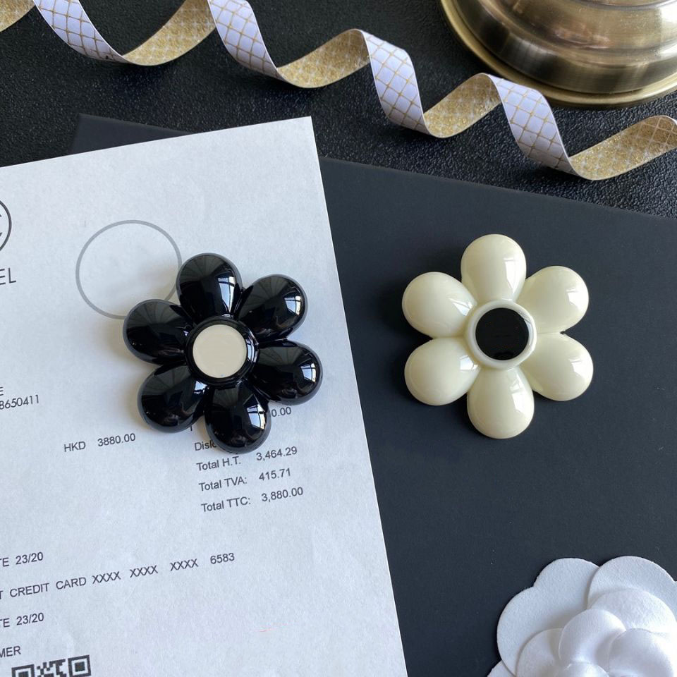 Fashion Designer camellia Brooch C Jewelry classical Broochs Clothing Decoration Accessories
Fashion Designer camellia Brooch C Jewelry classical Broochs Clothing Decoration Accessories