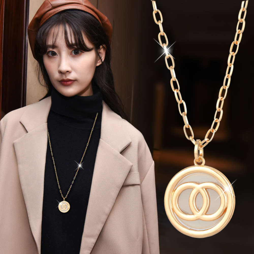 Small fragrance Necklace women's doubles C sweater chain long versatile simple high end atmospheric clothes accessories pendant
Small fragrance Necklace women's doubles C sweater chain long versatile simple high end atmospheric clothes accessories pendant