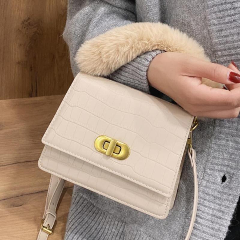 Crocodile pattern Plush Tote bag 2021 Fashion New High quality PU Leather Women's Designer Handbag Lock Shoulder Messenger Bag, Black
Crocodile pattern Plush Tote bag 2021 Fashion New High quality PU Leather Women's Designer Handbag Lock Shoulder Messenger Bag, Black