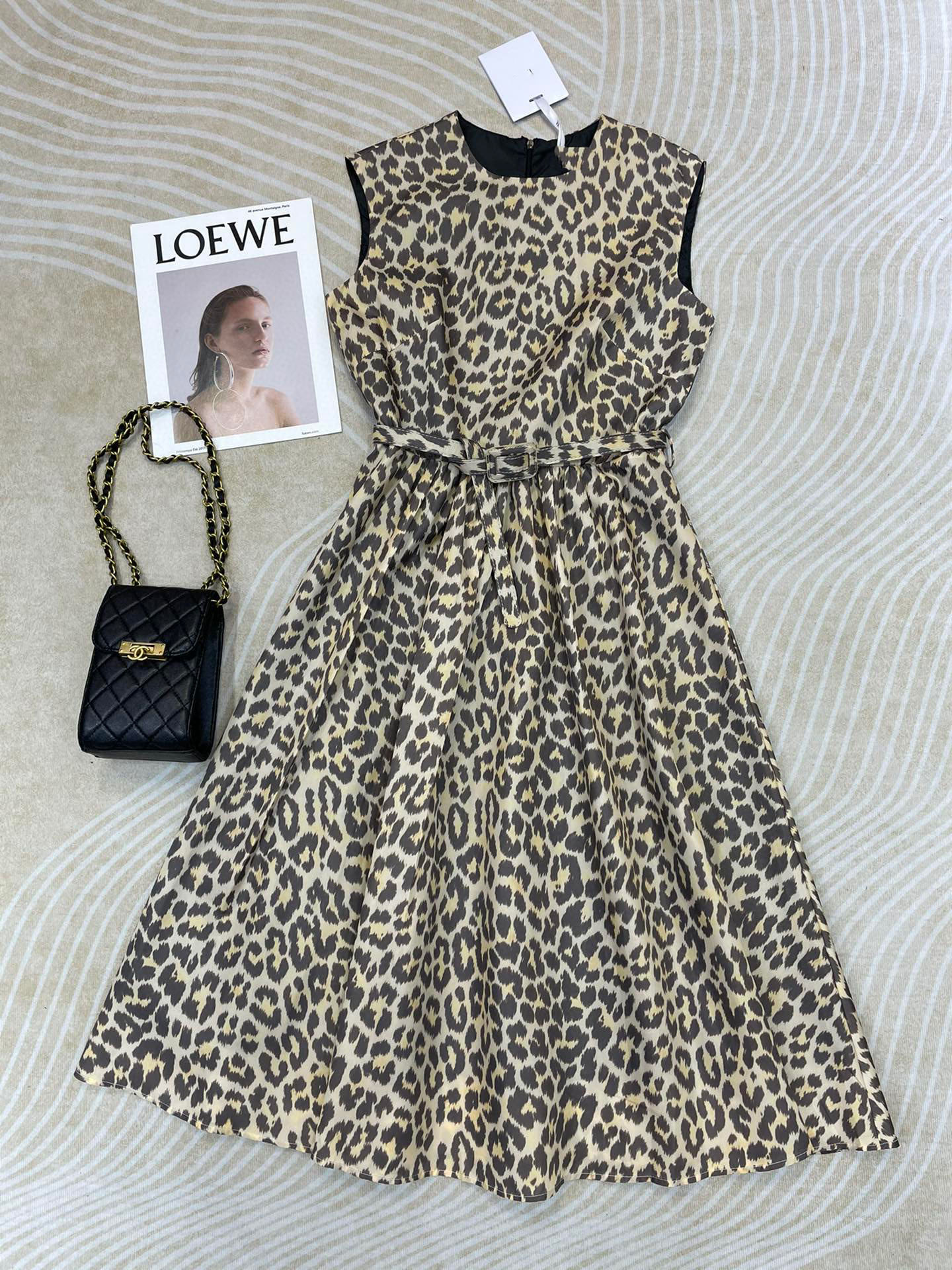 2021 Early Autumn New round Neck Sleeveless Dress Leopard Print Printed Sexy Midi Dress
2021 Early Autumn New round Neck Sleeveless Dress Leopard Print Printed Sexy Midi Dress