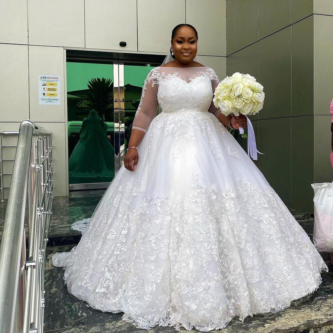 A Line Fashion Plus Size Lace Wedding Dresses Sheer Bateau Neck Long Sleeves Bridal Gowns Sweep Train Tulle Robe De Marie