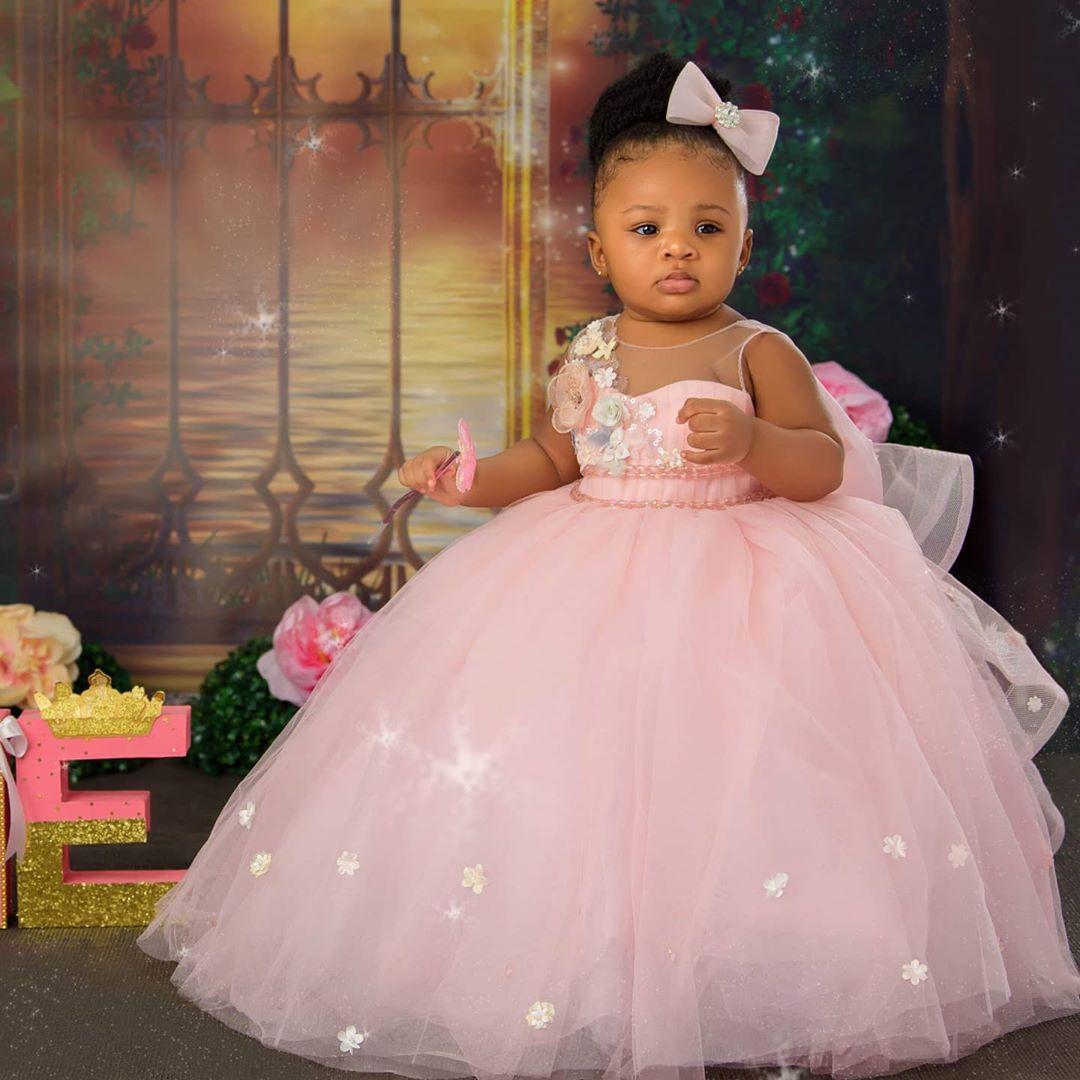 2021 Cute Pink Flower Girl Dresses For Weddings Sheer Neck Crystal Beads Ball Gown Tulle Girls Pageant Dress Kids Communion Gowns With Bow Flowers, White
2021 Cute Pink Flower Girl Dresses For Weddings Sheer Neck Crystal Beads Ball Gown Tulle Girls Pageant Dress Kids Communion Gowns With Bow Flowers, White