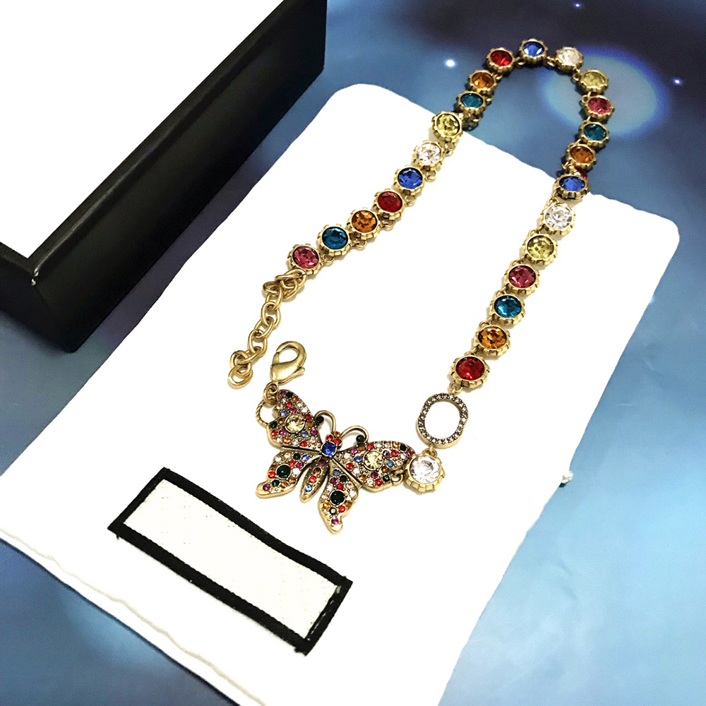 Colorful Butterfly Pendants Necklaces Retro Rhinestone Charm Chain Letter Designer Women Classic Wedding Ornaments Necklace Jewelry, Silver
Colorful Butterfly Pendants Necklaces Retro Rhinestone Charm Chain Letter Designer Women Classic Wedding Ornaments Necklace Jewelry, Silver