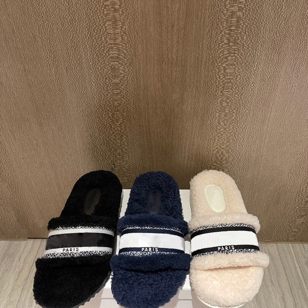 Loafers Fur Muller Slipper Fashion Women Letter Print Fluffy Furry Slippers Ladies Winter Warm Comfortable Beautiful Girl Flip Flops 3 Colors, Black
Loafers Fur Muller Slipper Fashion Women Letter Print Fluffy Furry Slippers Ladies Winter Warm Comfortable Beautiful Girl Flip Flops 3 Colors, Black