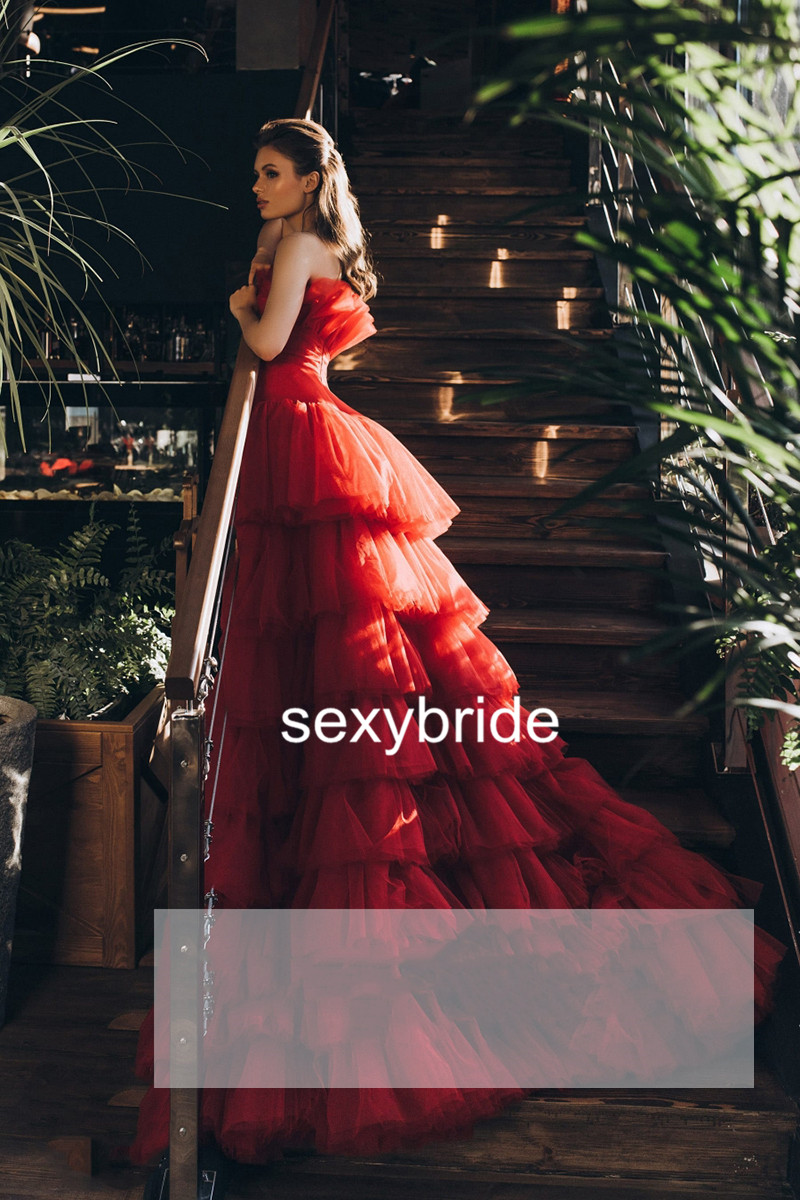 Gorgeous High Low Red Prom Dresses Tiered Skirt Short Front Long Back Pageant Dress 2021 Strapless Evening Party Gowns Abiye Gece Elbisesi