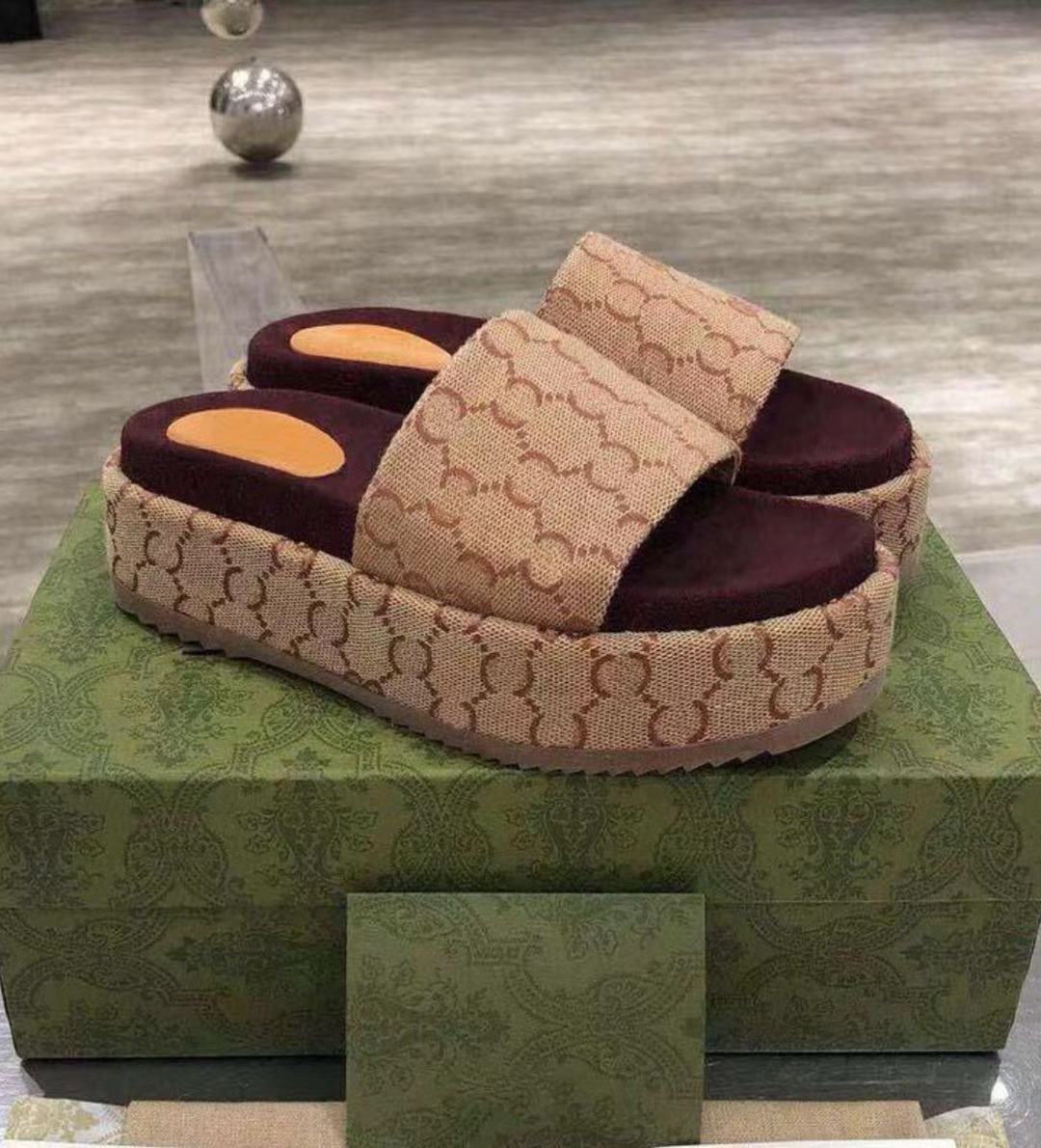 Women Classic Multicolor Platform Sandal Colorfull Canvas Slippers Bright Print Vintage Slipper ladies Designer Thick Bottom Brand Slides Summer Beach Shoes, Box are not sold separately {don't pay}
Women Classic Multicolor Platform Sandal Colorfull Canvas Slippers Bright Print Vintage Slipper ladies Designer Thick Bottom Brand Slides Summer Beach Shoes, Box are not sold separately {don't pay}