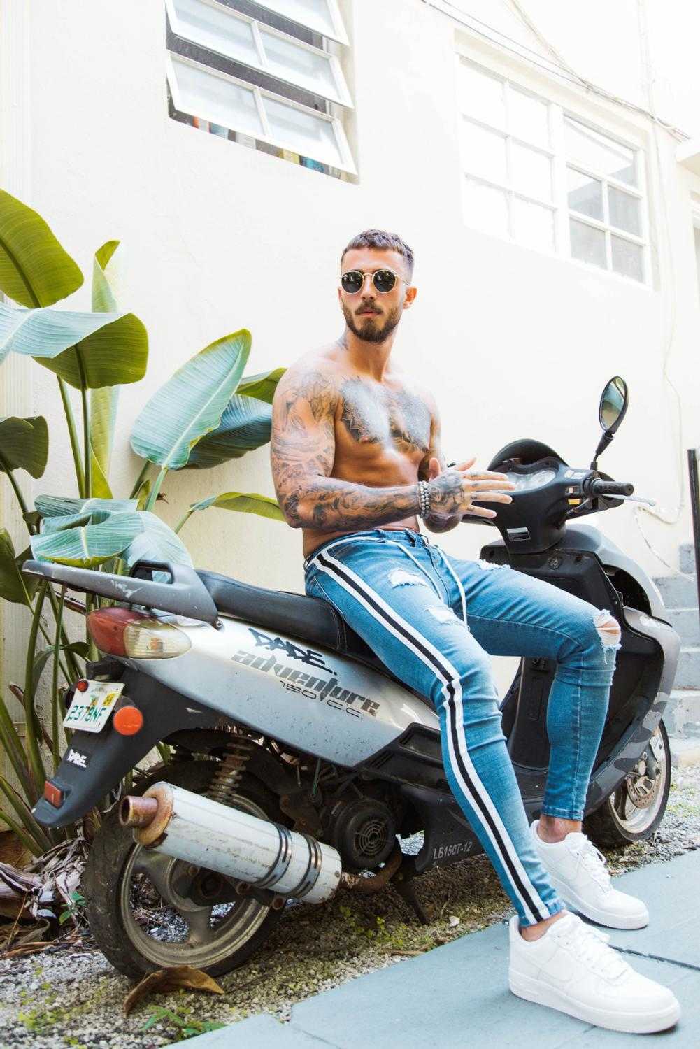 NEW Men Skinny Jeans Biker Destroyed Frayed Fit Denim Ripped Side Stripe Pencil Pants Hip Hop Streetwear Jeans S-4XL X0621