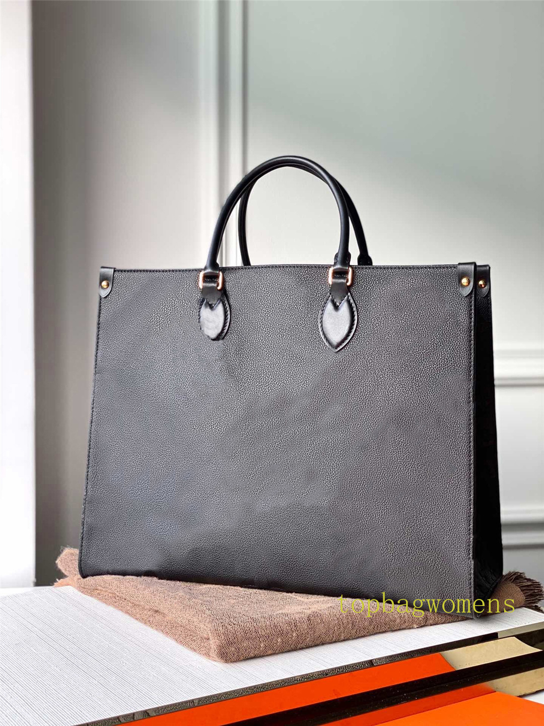 Fashion WOMEN luxurys designer bags genuine leather totes handbags messenger crossbody Men travel shoulder bag briefcase Wallet purse 6868, Customize
Fashion WOMEN luxurys designer bags genuine leather totes handbags messenger crossbody Men travel shoulder bag briefcase Wallet purse 6868, Customize