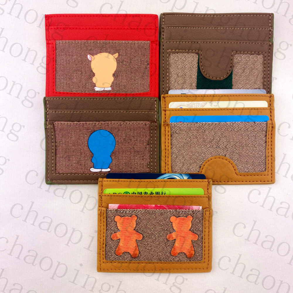 High Quality Men Women Credit Card Holder Character Classic Mini Bank Card Holder Small Slim Wallet With Cartoons Metal Letter And Bear Patchwork
High Quality Men Women Credit Card Holder Character Classic Mini Bank Card Holder Small Slim Wallet With Cartoons Metal Letter And Bear Patchwork