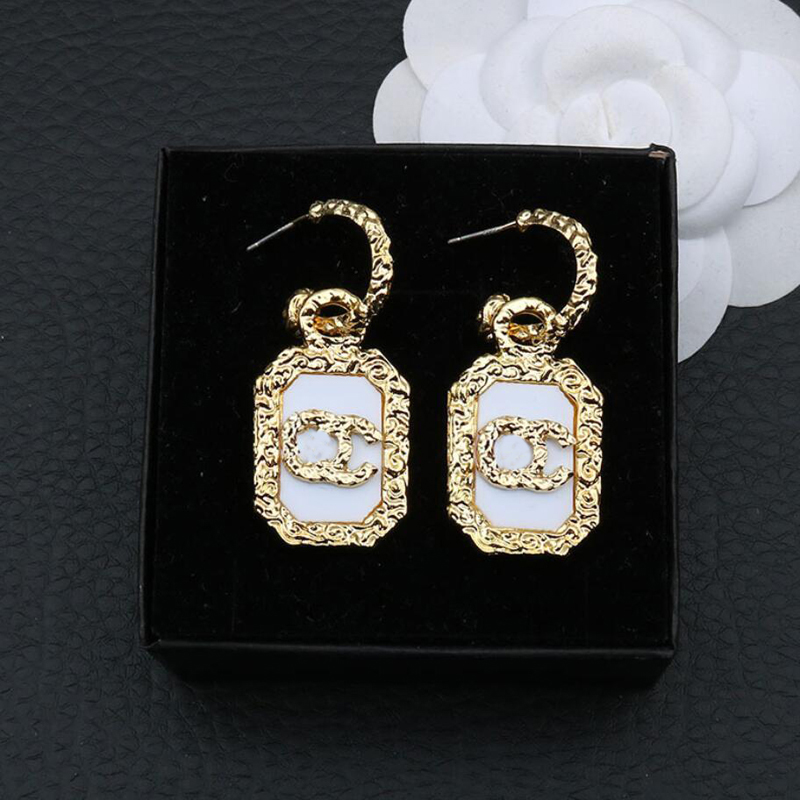 3Colors 18K Gold Plated Designer Earrings Stud Designers Brand Geometry Letters Fashion Women Temperament Earring Wedding Party Jewerlry ER0483-ER0485, Golden;silver
3Colors 18K Gold Plated Designer Earrings Stud Designers Brand Geometry Letters Fashion Women Temperament Earring Wedding Party Jewerlry ER0483-ER0485, Golden;silver