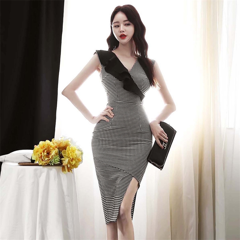 Black Sexy tight Dress korean ladies Summer Sleeveless Lace V neck nightclub Party Bdoycon Dresses for women 210602
Black Sexy tight Dress korean ladies Summer Sleeveless Lace V neck nightclub Party Bdoycon Dresses for women 210602