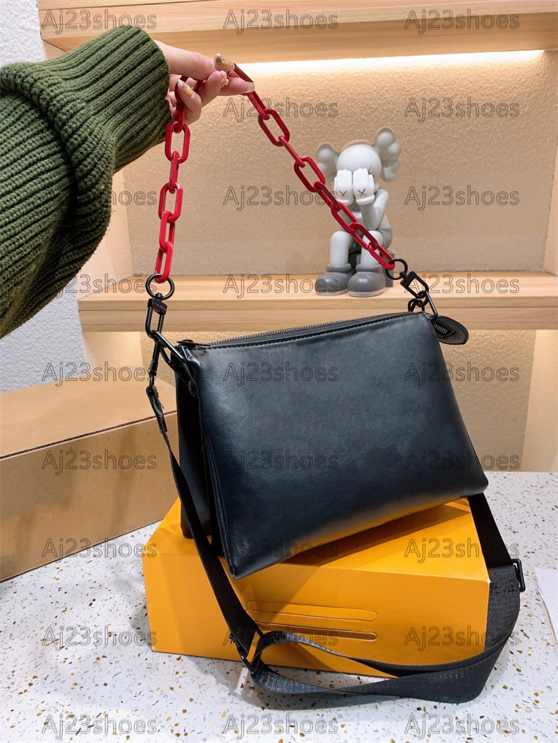 Coussin PM Luxurys designers Bags M59398 Bold Black White Monograms Embossed Foamed Leather Puffy crossbody Bright Red Resin Chain designer Bag, 01
Coussin PM Luxurys designers Bags M59398 Bold Black White Monograms Embossed Foamed Leather Puffy crossbody Bright Red Resin Chain designer Bag, 01