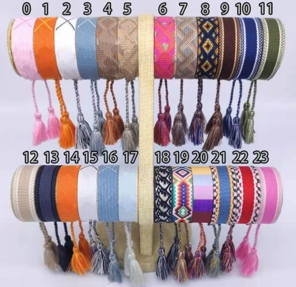 92 colors Cotton woven Letter love Embroidery tassel bangle Lace-up Bracelet Adjustable Festival bracelets women jewelry best gifts
92 colors Cotton woven Letter love Embroidery tassel bangle Lace-up Bracelet Adjustable Festival bracelets women jewelry best gifts