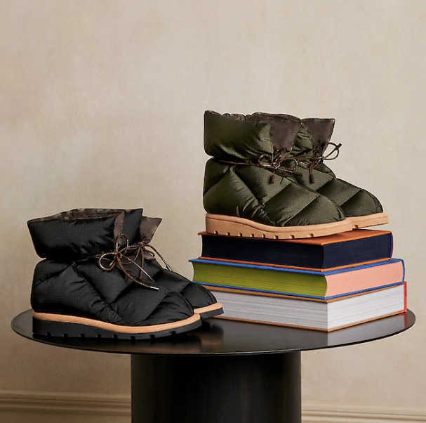 2022 Designer PILLOW COMFORT ANKLE BOOTS Women Fashion Soft Down Shoe Flat Shoes Waterproof nylon upper Winter To Keep warm Boot Size 35-42, Don't buy it
2022 Designer PILLOW COMFORT ANKLE BOOTS Women Fashion Soft Down Shoe Flat Shoes Waterproof nylon upper Winter To Keep warm Boot Size 35-42, Don't buy it