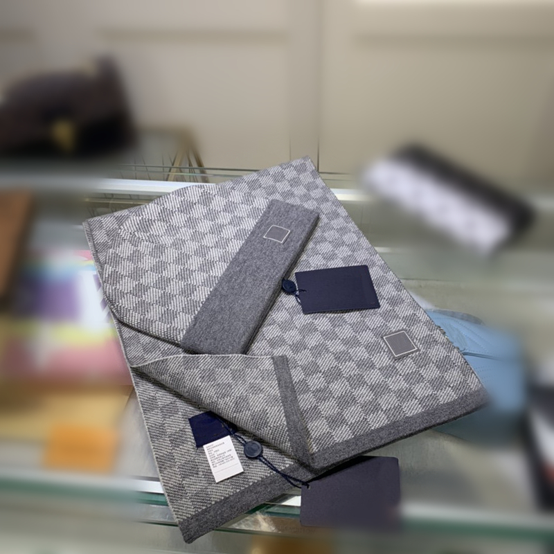 20ss HIGH Quality Classic lattice Winter hats designers bone cap Men women Couple scarf hat two-piece suit Scarf Caps Men Scarves Sets, Blue;gray
20ss HIGH Quality Classic lattice Winter hats designers bone cap Men women Couple scarf hat two-piece suit Scarf Caps Men Scarves Sets, Blue;gray