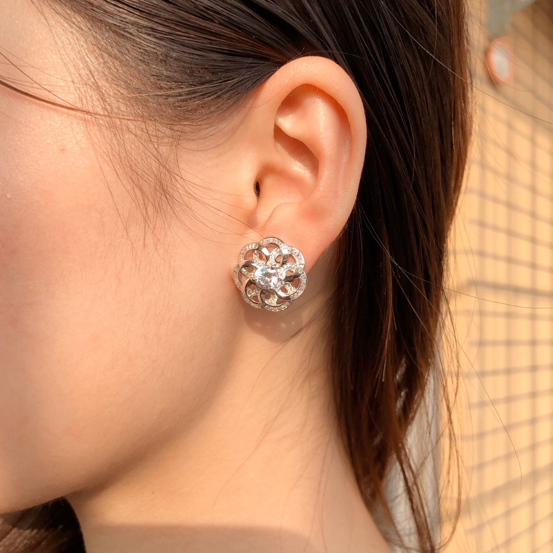 GRAFF Luxury earrings 925 Sterling Silver Stud Wedding Anniversary bling Diamond Earring Engagement Fashion Jewelry Women Party
GRAFF Luxury earrings 925 Sterling Silver Stud Wedding Anniversary bling Diamond Earring Engagement Fashion Jewelry Women Party