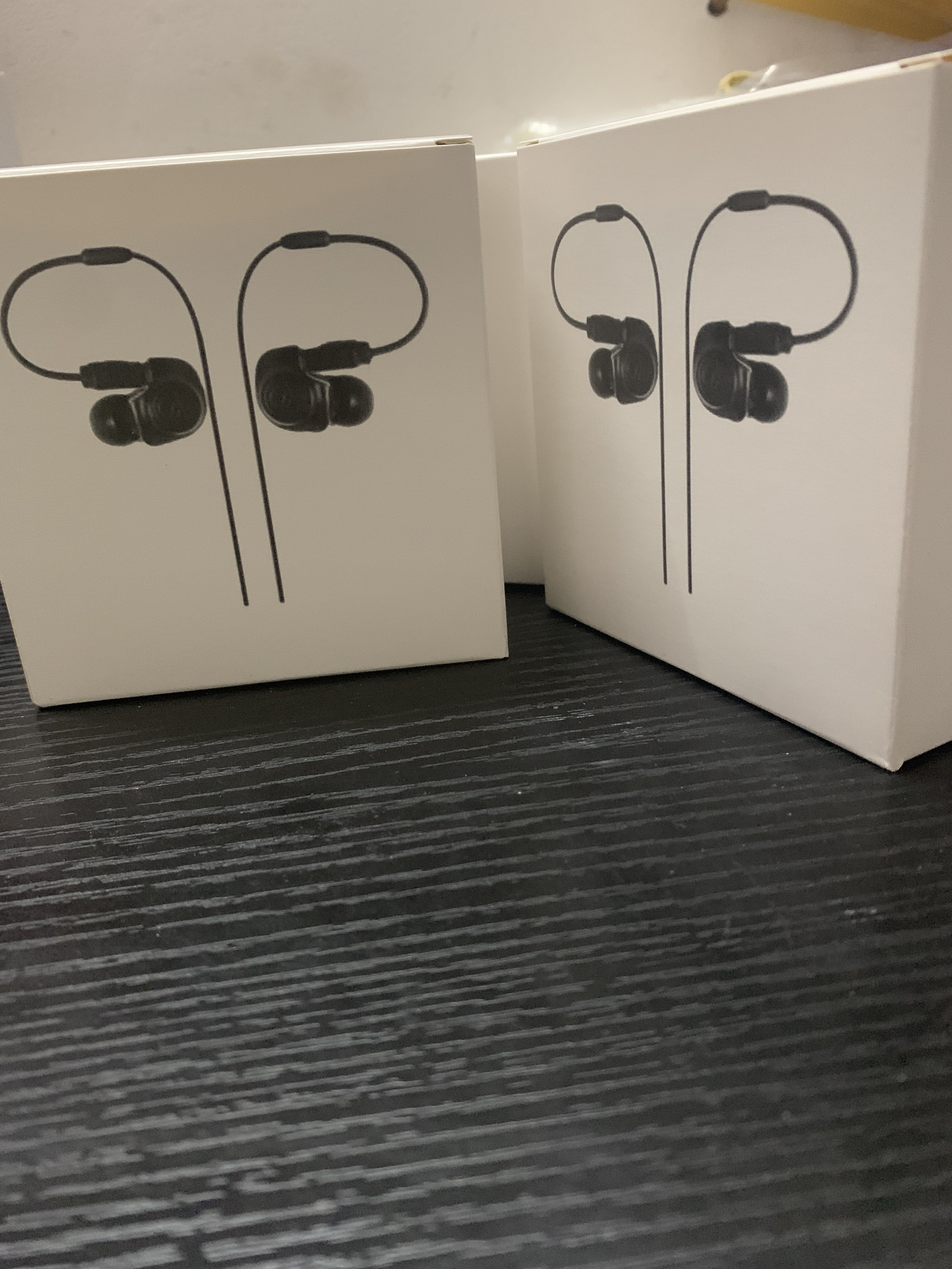 1PCS H1 earphones Chip Air pro Generation 3 AP3 Metal Hinge Wireless Charging Bluetooth Headphones pk i100 tws Pods 2 AP2 Earbuds 2nd Generations
1PCS H1 earphones Chip Air pro Generation 3 AP3 Metal Hinge Wireless Charging Bluetooth Headphones pk i100 tws Pods 2 AP2 Earbuds 2nd Generations