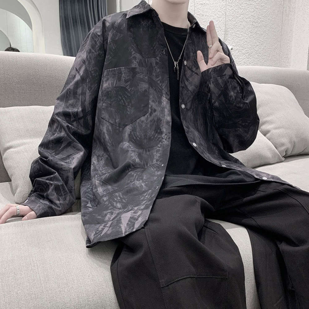 Long sleeve Korean fashion handsome men's 2021 spring autumn large size loose graffiti printed shirt, White;black
Long sleeve Korean fashion handsome men's 2021 spring autumn large size loose graffiti printed shirt, White;black