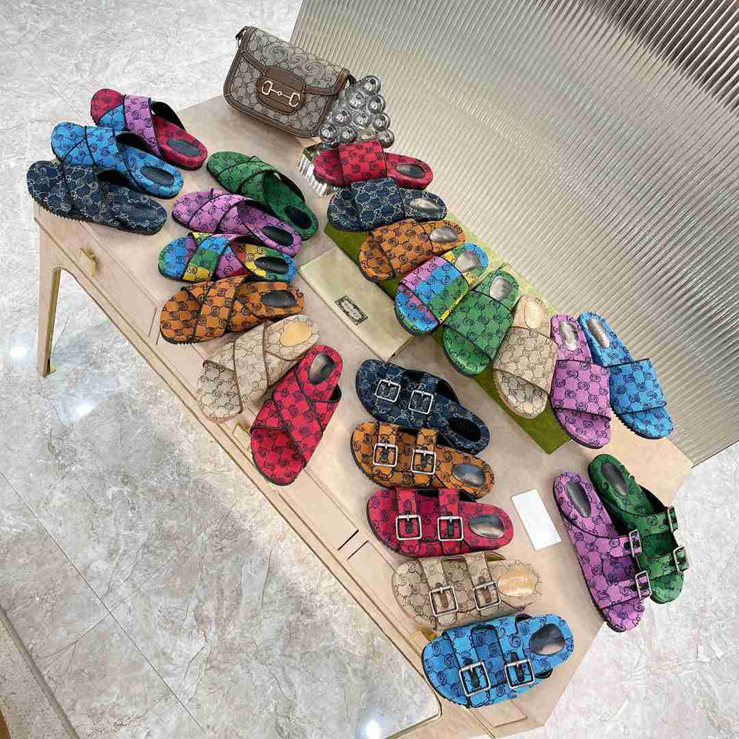 2021 Women multicolor Slippers Summer Fashion Flat Metal Buckle Beach Sandals Luxurys top designer Stitching color slides shoes box large size 35-46, 11
2021 Women multicolor Slippers Summer Fashion Flat Metal Buckle Beach Sandals Luxurys top designer Stitching color slides shoes box large size 35-46, 11
