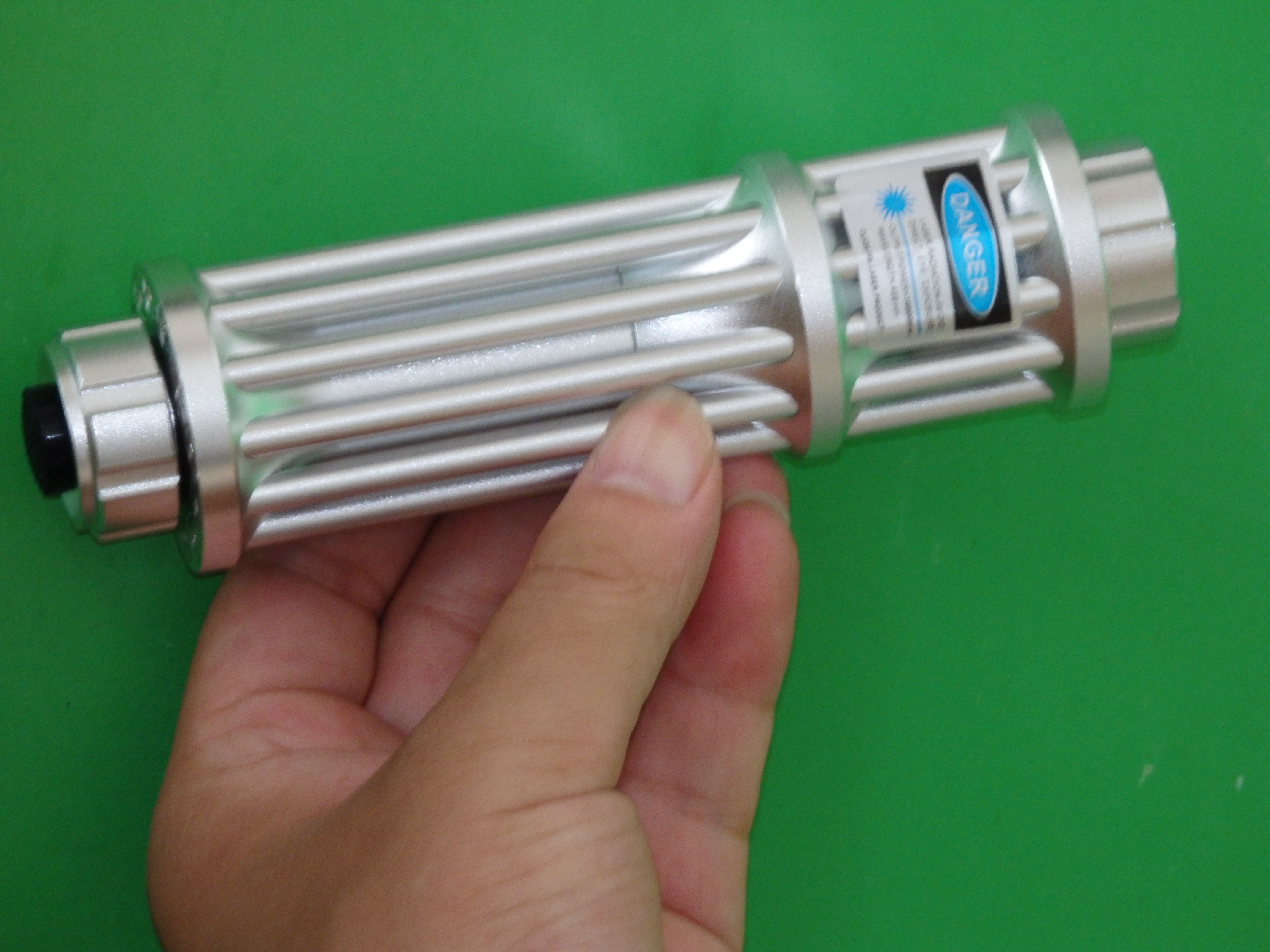 5in1 Powerful Military blue laser pointer 5000000m 450nm Flashlight lazer Hunting Adjust Focus pen With 5 Star Caps
5in1 Powerful Military blue laser pointer 5000000m 450nm Flashlight lazer Hunting Adjust Focus pen With 5 Star Caps