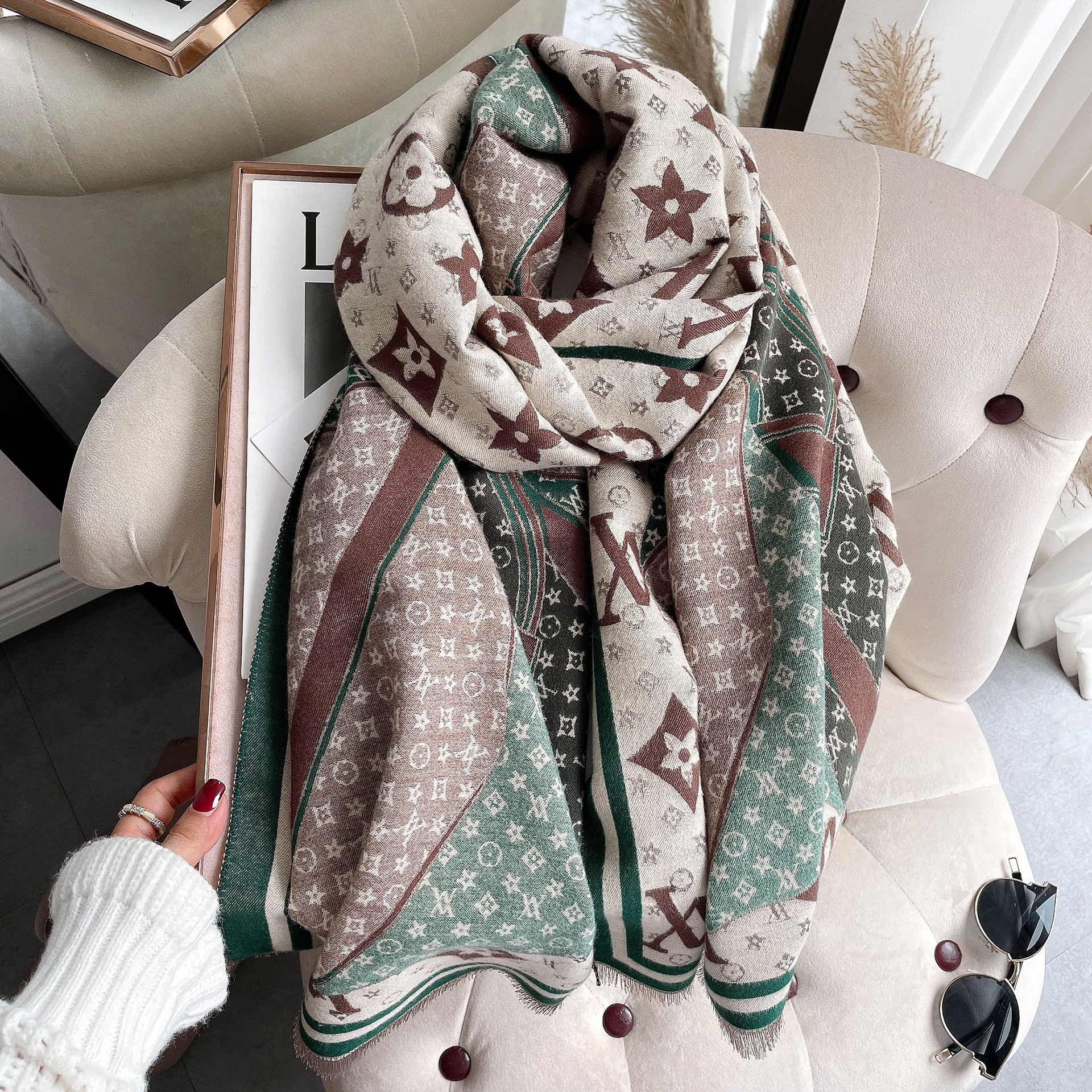 5color Fashion Autumn Winter Scarf Top Cashmere Thick Womens Soft Tassel Style Designer Geometry Printing Shawl Luxury Scarves Headscarf Size 180*65CM
5color Fashion Autumn Winter Scarf Top Cashmere Thick Womens Soft Tassel Style Designer Geometry Printing Shawl Luxury Scarves Headscarf Size 180*65CM