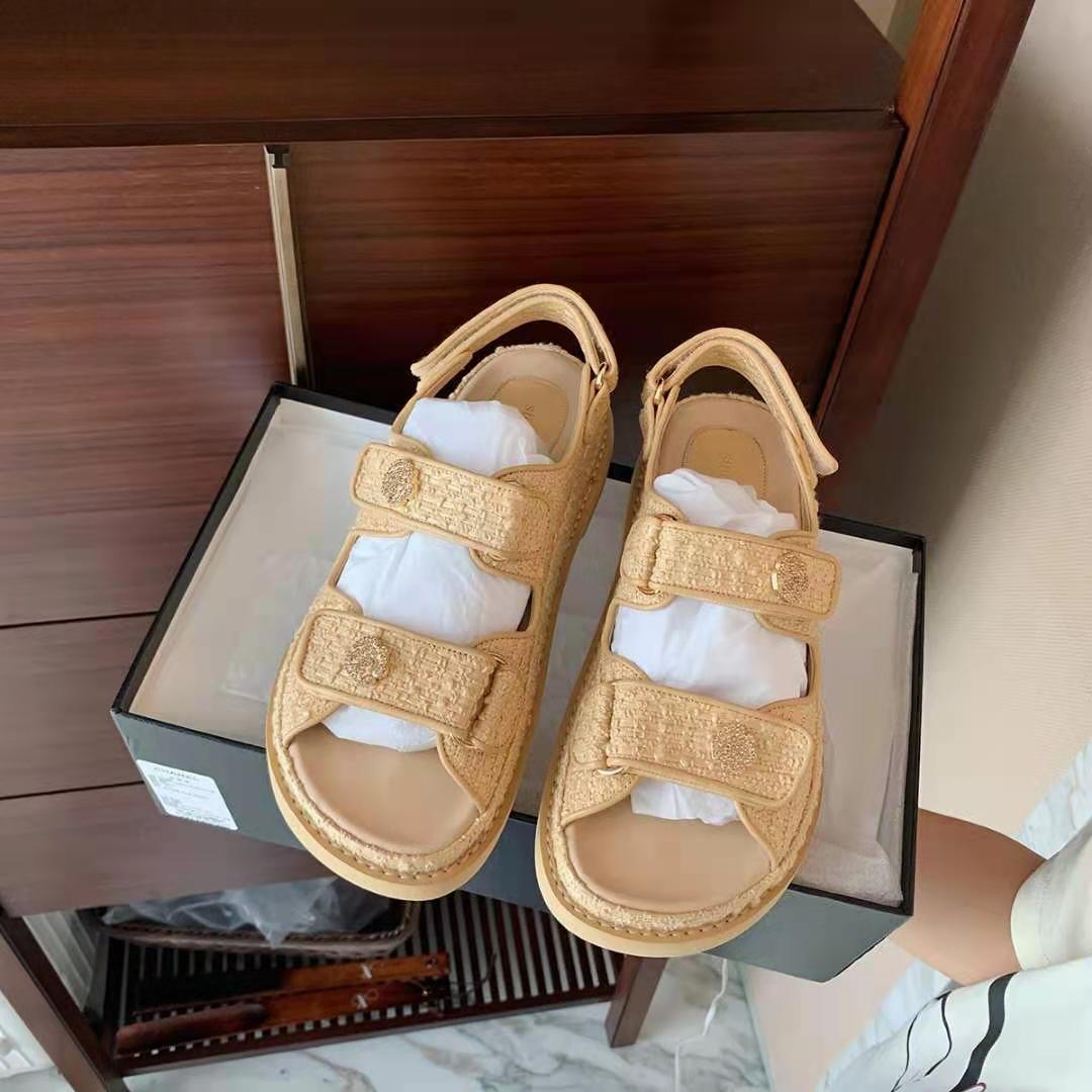 Grape mother studiolee new color coming, small fragrance woven face magic stick thick bottom increased sandals, Black leather
Grape mother studiolee new color coming, small fragrance woven face magic stick thick bottom increased sandals, Black leather