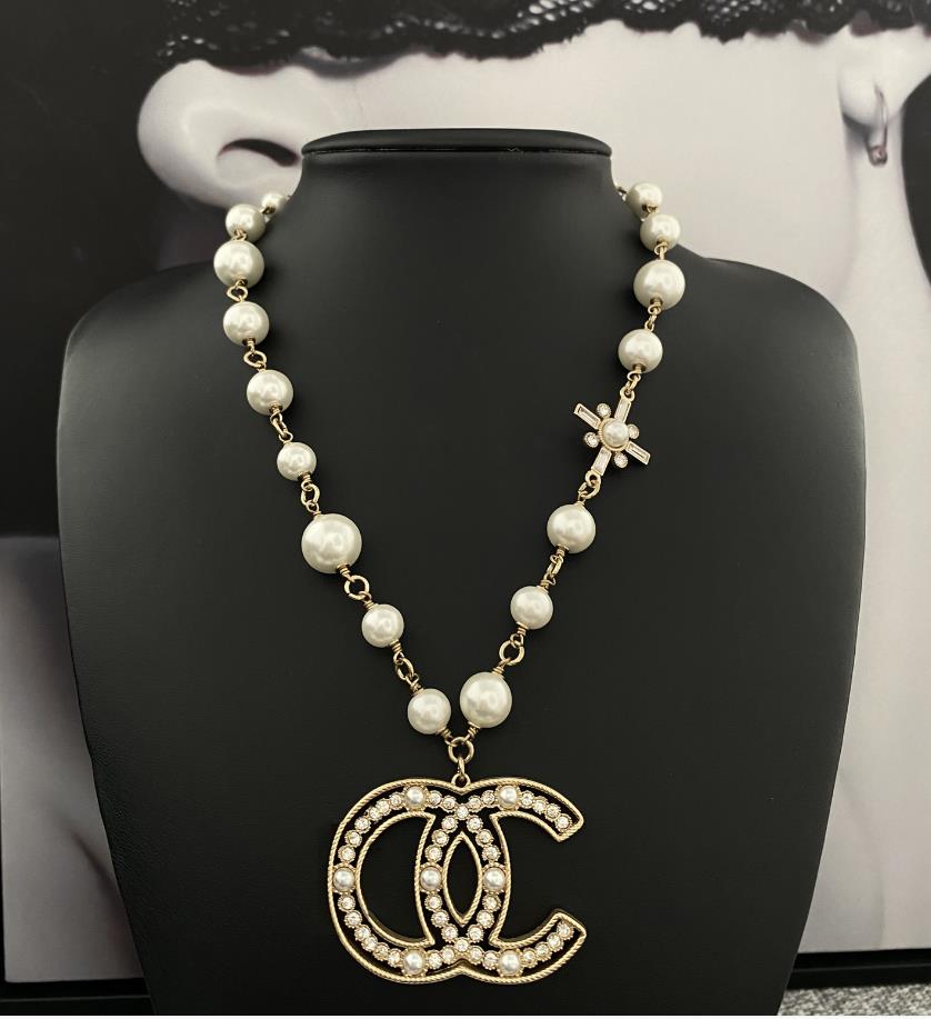 2021 Large and small pearl inlaid cross Rhinestone letter Pendant Necklace, fashionable and versatile wholesale
2021 Large and small pearl inlaid cross Rhinestone letter Pendant Necklace, fashionable and versatile wholesale